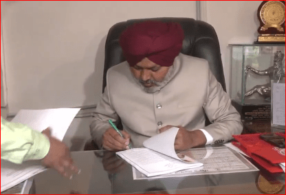 Punjab Budget Session 2026: ਪੰਜਾਬ ਬਜਟ, ਵਿੱਤ ਮੰਤਰੀ ਨੇ ਕਾਪੀਆਂ ‘ਤੇ ਕੀਤੇ ਦਸਤਖਤ
