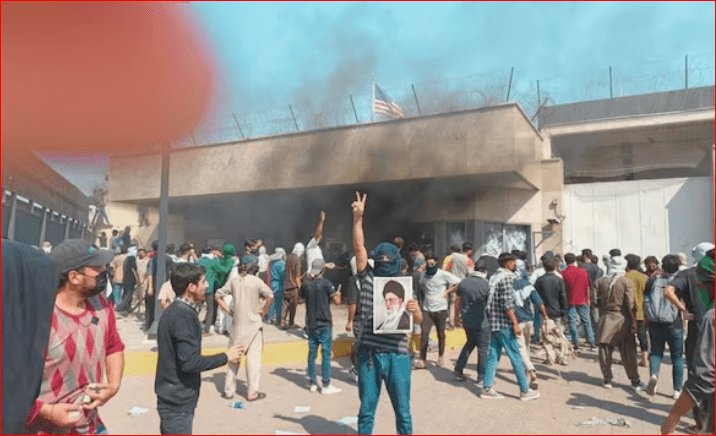 ਖਾਮੇਨੇਈ ਦੀ ਮੌਤ ‘ਤੇ ਪਾਕਿਸਤਾਨ ਵਿੱਚ ਗੁੱਸਾ, ਕਰਾਚੀ ਵਿੱਚ ਭੀੜ ਨੇ ਅਮਰੀਕੀ ਦੂਤਾਵਾਸ ‘ਤੇ ਕੀਤਾ ਹਮਲਾ