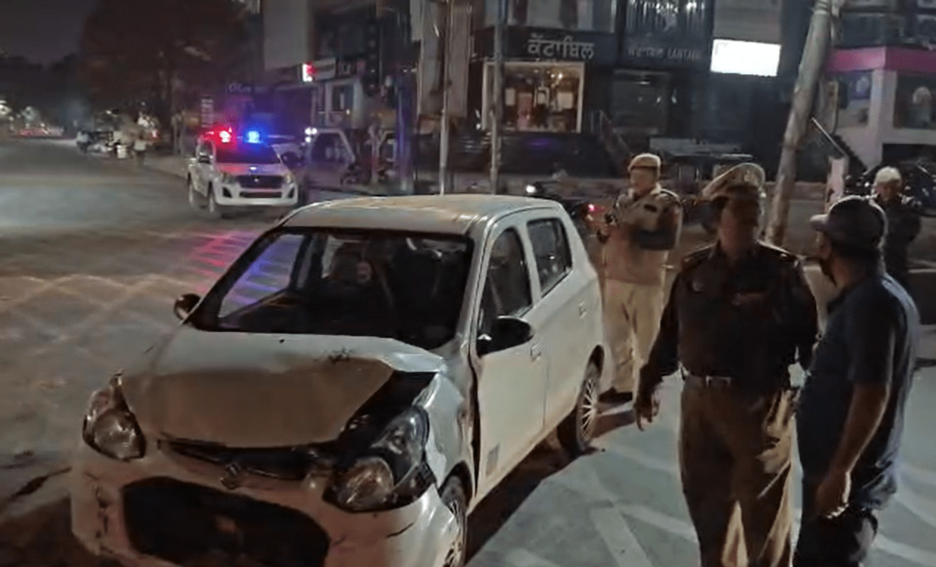 ਜਲੰਧਰ ‘ਚ ਸਕਾਰਪੀਓ ਅਤੇ ਆਲਟੋ ਕਾਰ ਟੱਕਰ, ਕੋਈ ਜਾਨੀ ਨੁਕਸਾਨ ਨਹੀਂ