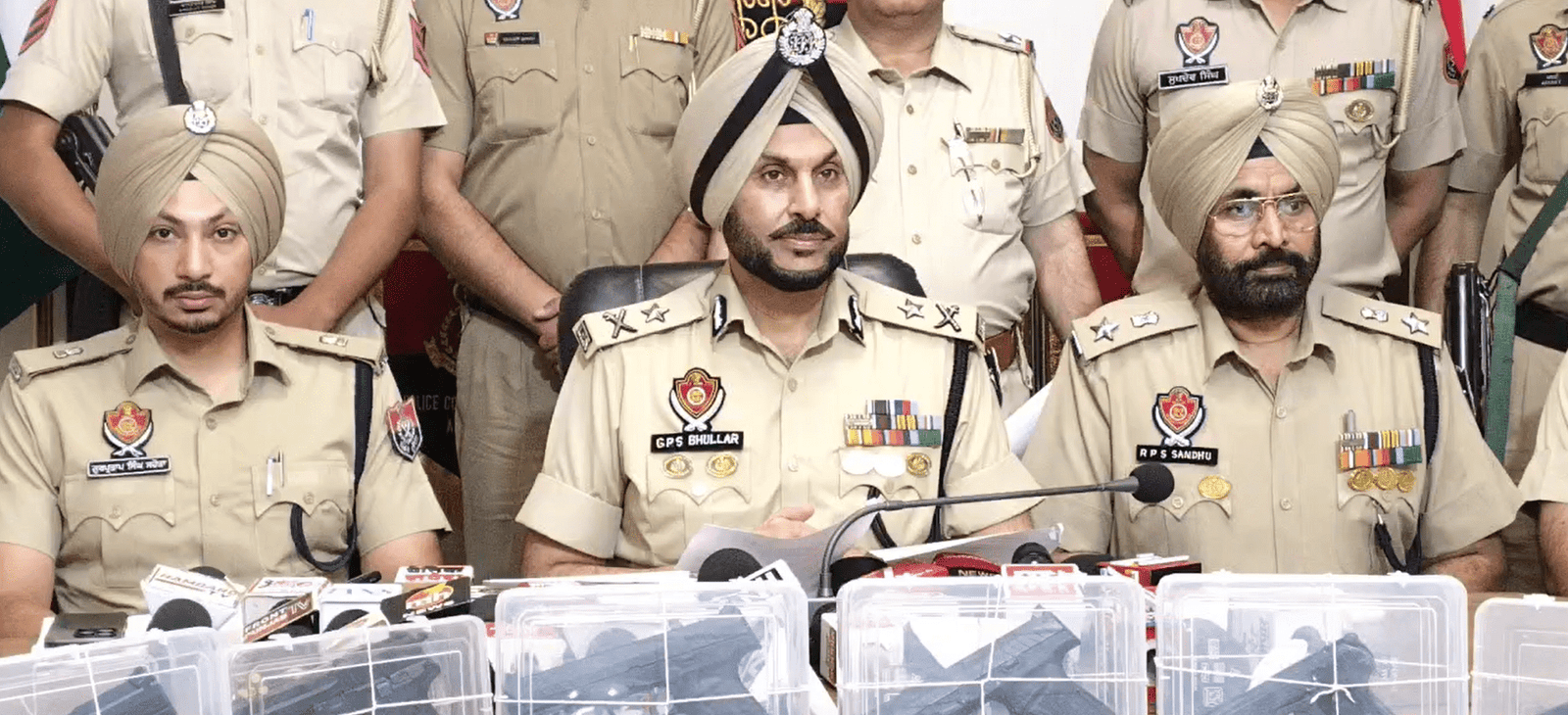 6 ਮੁਲਜ਼ਮ ਗ੍ਰਿਫ਼ਤਾਰ, 6 ਆਧੁਨਿਕ ਪਿਸਤੌਲ, 60 ਜ਼ਿੰਦਾ ਕਾਰਤੂਸ ਅਤੇ 3.513 ਕਿਲੋ ਹੈਰੋਇਨ ਬਰਾਮਦ