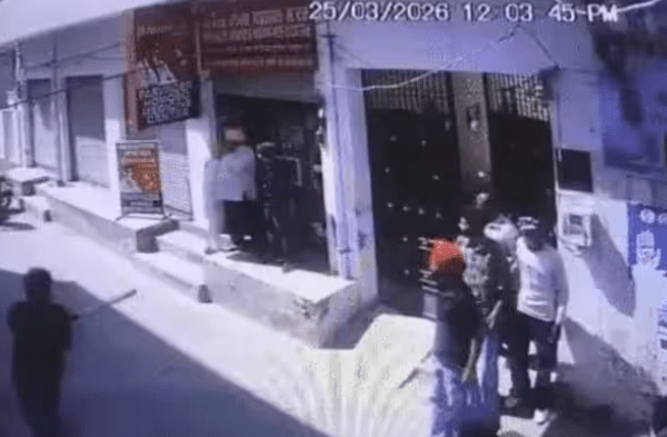 ਦਿਨ-ਦਿਹਾੜੇ ਤਲਵਾਰਾਂ ਨਾਲ ਹਮਲਾ: ਸੈਲੂਨ ‘ਤੇ ਤੋੜਫੋੜ, ਦੁਕਾਨਦਾਰ ਗੰਭੀਰ ਜ਼ਖਮੀ