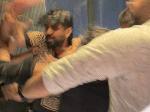 Birthday Party बनी जंग का मैदान, गाना बदलने को लेकर युवतियों में झगड़ा, मारपीट तक पहुंचा मामला