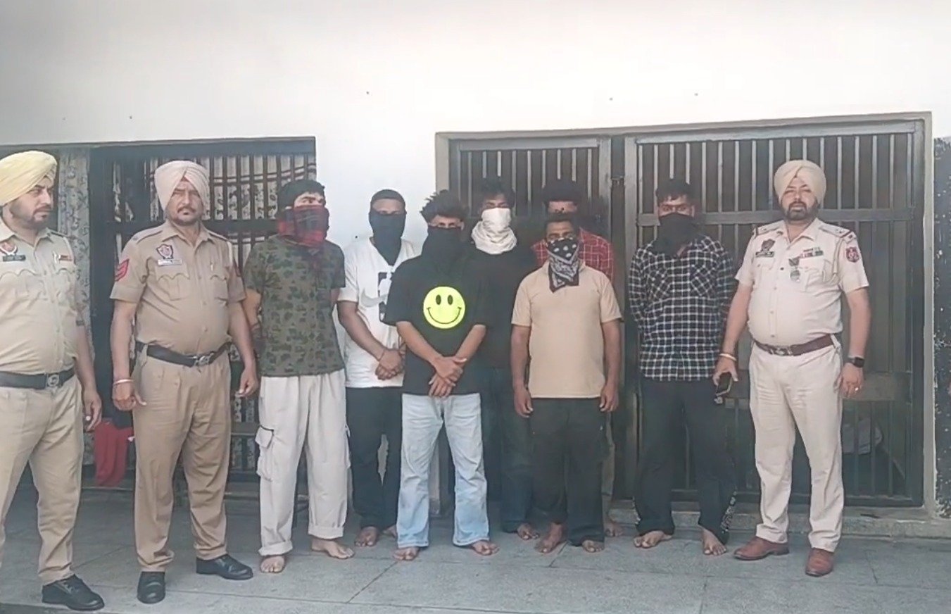 ਪੁਲਿਸ ਹੱਥ ਲੱਗੀ ਵੱਡੀ ਸਫ਼ਲਤਾ, ਲੁੱਟਾਂ-ਖੋਹਾਂ ਕਰਨ ਵਾਲੇ ਗਿਰੋਹ ਦੇ 7 ਮੈਂਬਰਾਂ ਨੂੰ ਹਥਿਆਰਾਂ ਸਮੇਤ ਕੀਤਾ ਕਾਬੂ