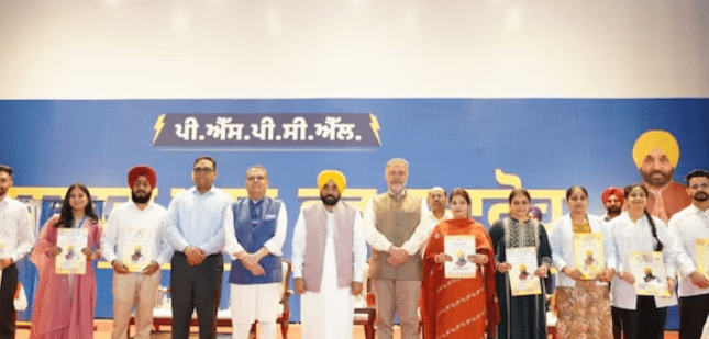 AAP ਸਰਕਾਰ ਨੇ ਸਿਰਫ਼ 4 ਸਾਲਾਂ ਵਿੱਚ ਮੈਰਿਟ ਦੇ ਆਧਾਰ ਉੱਤੇ ਬਿਨਾਂ ਰਿਸ਼ਵਤ ਤੋਂ 65,000 ਤੋਂ ਵੱਧ ਸਰਕਾਰੀ ਨੌਕਰੀਆਂ ਦਿੱਤੀਆਂ- CM ਮਾਨ