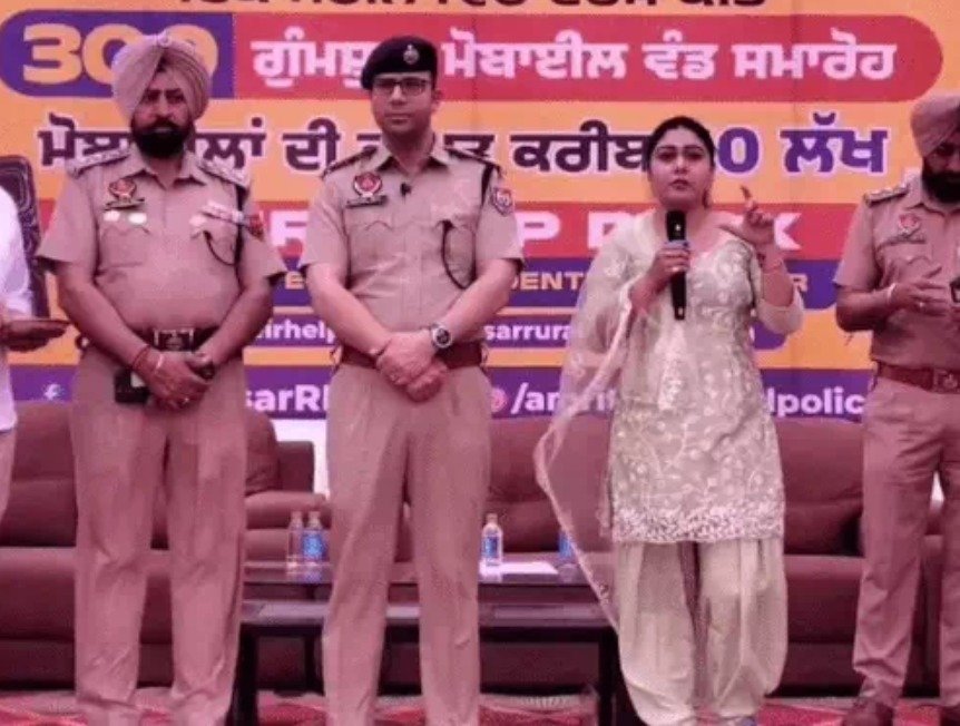 ਅੰਮ੍ਰਿਤਸਰ ਪੁਲਿਸ ਦੀ ਵੱਡੀ ਸ਼ਲਾਘਾ, ਮਾਲਕਾਂ ਨੂੰ ਸੌਂਪੇ 300 ਗੁੰਮ ਹੋਏ ਮੋਬਾਈਲ