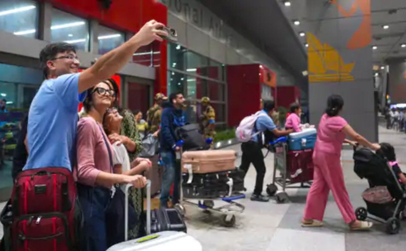 ਇਜ਼ਰਾਈਲ-ਈਰਾਨ ਜੰਗ ਵਿਚਾਲੇ ਫਸੇ ਭਾਰਤੀਆਂ ਦੀ ਵਾਪਸੀ, ਦੁਬਈ ਤੋਂ ਸੈਂਕੜੇ ਯਾਤਰੀ ਪਹੁੰਚੇ ਦਿੱਲੀ ਤੇ ਚੇਨਈ