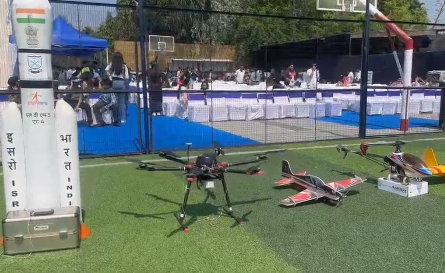 ट्राई-सिटी का पहला ड्रोन शो: सेंट पीटर्स स्कूल, सेक्टर 37 में छात्रों और अभिभावकों को किया मंत्रमुग्ध