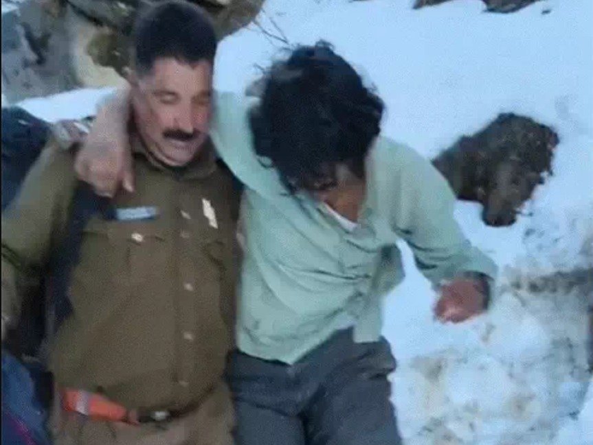 ਸਬ-ਇੰਸਪੈਕਟਰ ਦੀ ਬਹਾਦਰੀ ਕਾਰਨ ਵਾਲ-ਵਾਲ ਬਚੀ ਨੌਜਵਾਨ ਦੀ ਜਾਨ, ਘਟਨਾ ‘ਤੇ DSP ਵੱਲੋਂ ਲੋਕਾਂ ਲਈ ਅਹਿਮ ਅਪੀਲ