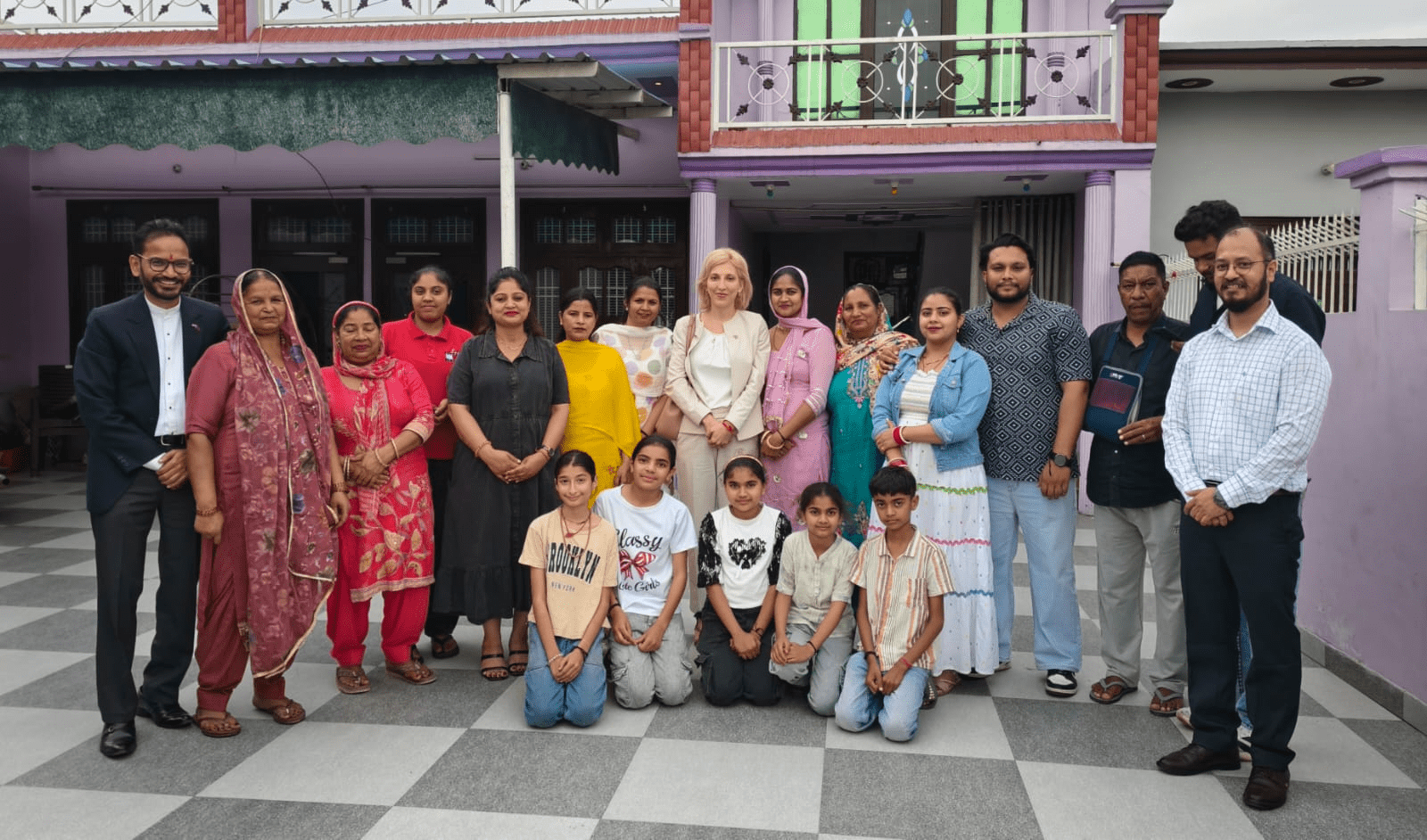 ਬ੍ਰਿਟਿਸ਼ ਹਾਈ ਕਮਿਸ਼ਨ ਵੱਲੋਂ ਕੁਰੁਕਸ਼ੇਤਰ ਵਿੱਚ ਨੌਜਵਾਨਾਂ ਅਤੇ ਪਿੰਡ ਵਾਸੀਆਂ ਨੂੰ ਵੀਜ਼ਾ ਧੋਖਾਧੜੀ ਤੋਂ ਸਾਵਧਾਨ ਕੀਤਾ ਗਿਆ