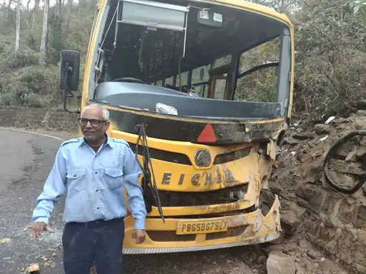 ਵਿਦਿਆਰਥੀਆਂ ਨੂੰ ਨੇਚਰ ਕੈਂਪ ਲਿਜਾ ਰਹੀ ਬੱਸ ਦੇ ਬ੍ਰੇਕ ਹੋਏ ਫੇਲ੍ਹ