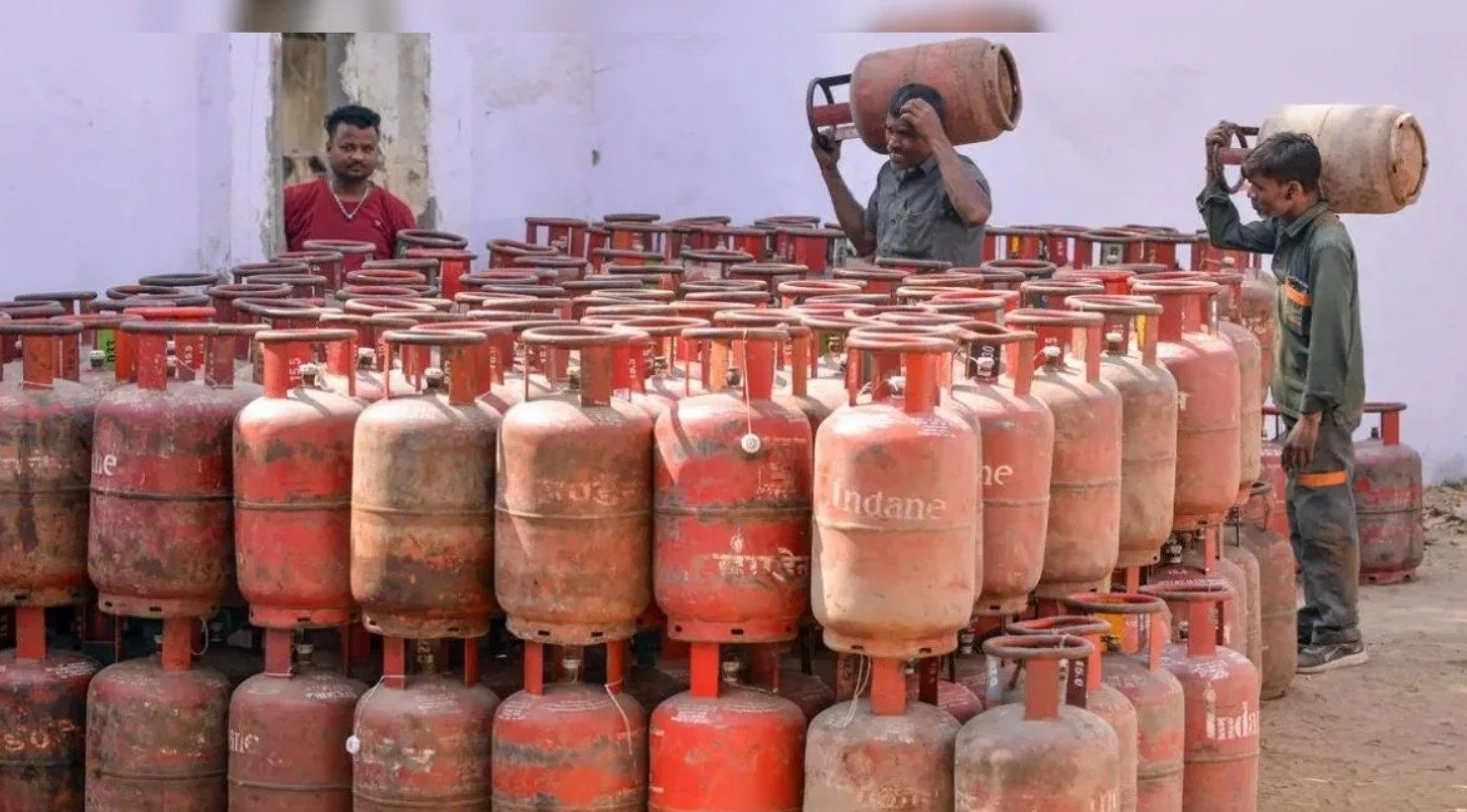 ਗੈਸ ਸਿਲੰਡਰ ਸੰਕਟ ਦੀਆਂ ਅਫਵਾਹਾਂ ‘ਤੇ ਸਰਕਾਰ ਦਾ ਵੱਡਾ ਬਿਆਨ, ਕਿਹਾ…
