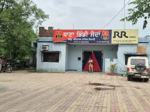 ਅੰਮ੍ਰਿਤਸਰ ਵਿੱਚ ਪੁਲਿਸ ਟੀਮ ‘ਤੇ ਪੱਥਰਬਾਜ਼ੀ, ਦੋ ਅਧਿਕਾਰੀ ਜ਼ਖਮੀ