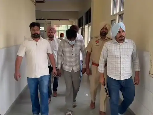 ਫਿਰੋਜ਼ਪੁਰ ‘ਚ ਗ੍ਰਨੇਡ ਭੇਜਣ ਵਾਲਾ ਹੈਂਡਲਰ ਗ੍ਰਿਫ਼ਤਾਰ, ਵਿਦੇਸ਼ੀ ਆਤੰਕੀ ਸੰਗਠਨਾਂ ਨਾਲ ਸਬੰਧ