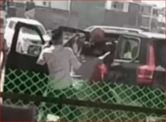 ਮੋਹਾਲੀ ‘ਚ SI ‘ਤੇ ਹਮਲਾ, ਸਿਰ ਫੋੜਿਆ ਤੇ ਵਰਦੀ ਫਾੜੀ, ਨਸ਼ਾ ਤਸਕਰ ਨੂੰ ਕਾਬੂ ਕਰਨ ਗਈ ਪੁਲਿਸ ਨੂੰ ਘੇਰਿਆ, VIDEO ਸਾਹਮਣੇ