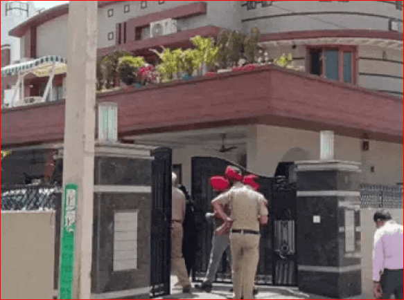 ਮੋਹਾਲੀ ਵਿੱਚ ਪ੍ਰਾਪਰਟੀ ਡੀਲਰ ਦੇ ਘਰ ‘ਤੇ ਗੋਲੀਬਾਰੀ