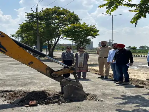 ਗੈਰ-ਕਾਨੂੰਨੀ ਕਲੋਨੀਆਂ ਦੀ ਨਜਾਇਜ਼ ਉਸਾਰੀ 'ਤੇ ਸਖ਼ਤ ਐਕਸ਼ਨ, ਚਲਿਆ 'ਪੀਲਾ ਪੰਜਾ'