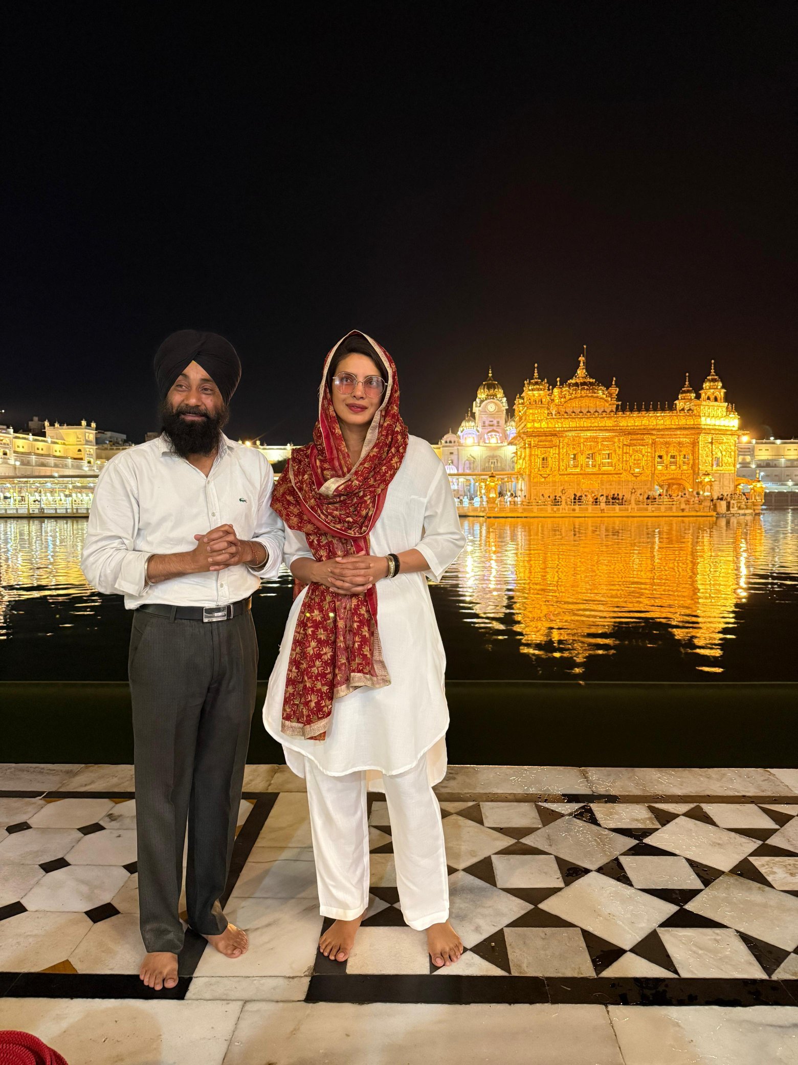 ਅੰਮ੍ਰਿਤਸਰ ਪਹੁੰਚੀ Priyanka Chopra, ਸ੍ਰੀ ਦਰਬਾਰ ਸਾਹਿਬ ਵਿਖੇ ਹੋਏ ਨਤਮਸਤਕ, ਲੰਗਰ ਹਾਲ ‘ਚ ਕੀਤੀ ਸੇਵਾ