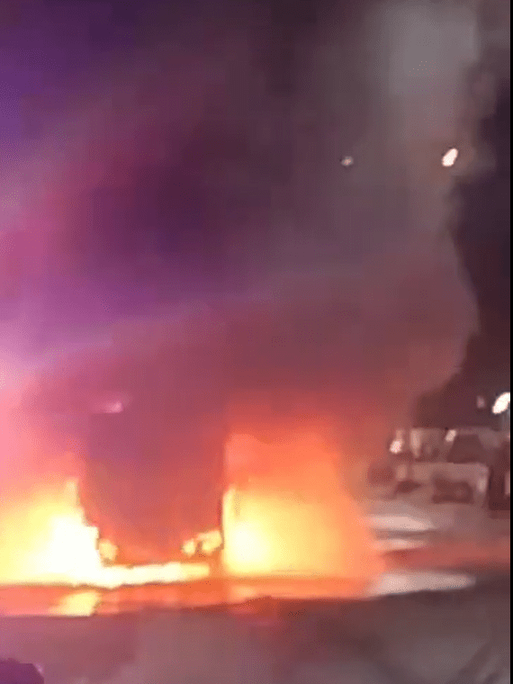 हाईवे पर चलते ट्रक में लगी आग; 300 क्विंटल गेंहू जलकर हुआ खाक