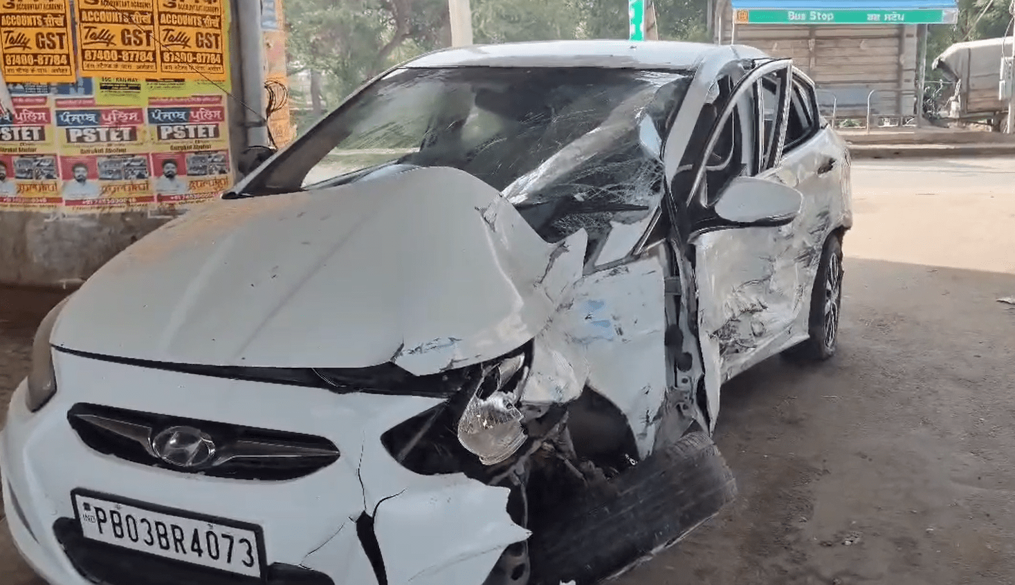 ਦੇਰ ਰਾਤ ਵਾਪਰਿਆ ਭਿਆਨਕ ਸੜਕ ਹਾਦਸਾ, ਤਿੰਨ ਨੌਜਵਾਨ ਜ਼ਖਮੀ