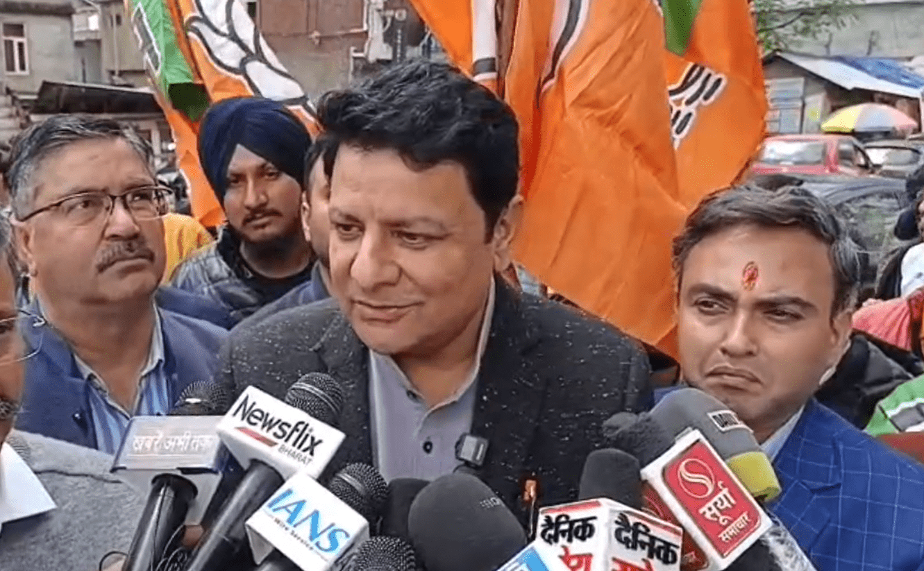 भाजपा का प्रदर्शन, प्रदेश सरकार के खिलाफ नारेबाजी सरकार की नीतियां जनविरोधी : सुधीर शर्मा