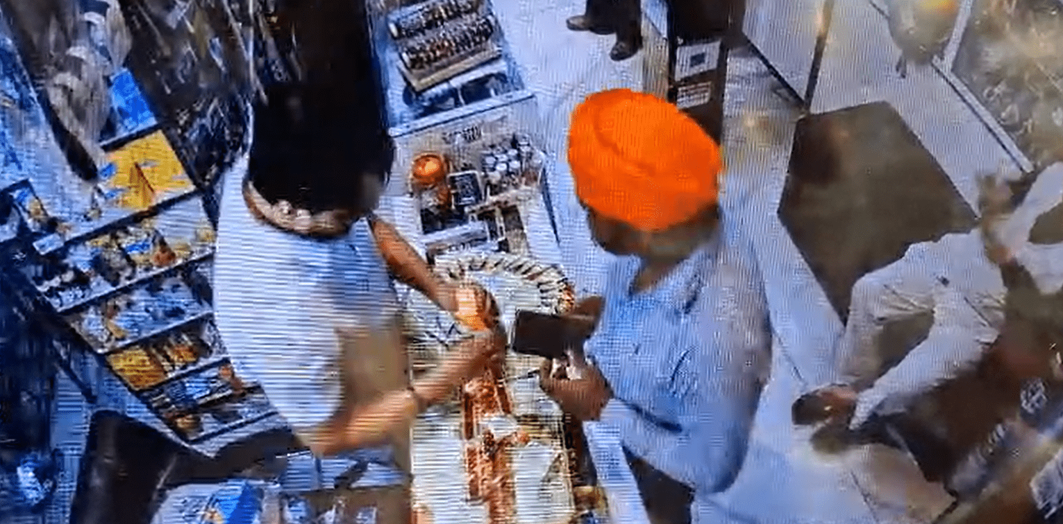 ਦਿਨ ਦਿਹਾੜੇ ਠੱਗੀ: ਗੂਗਲ ਪੇਅ ਦਾ ਨਕਲੀ ਭੁਗਤਾਨ ਦਿਖਾ ਕੇ 11,500 ਦਾ ਸਮਾਨ ਲੈ ਉਡੇ ਸ਼ਾਤਿਰ