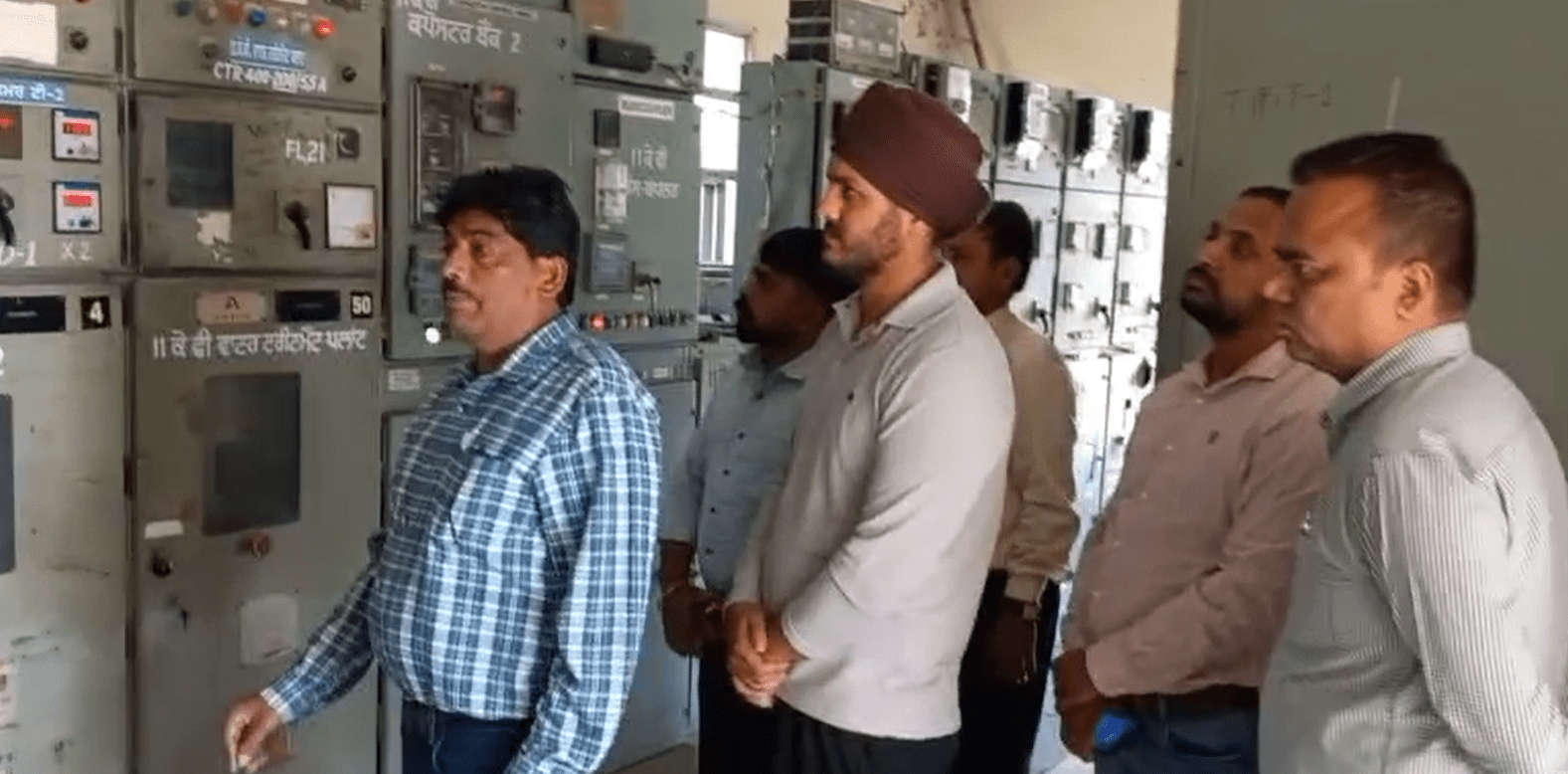 ਬਿਜਲੀ ਕੱਟਾਂ ਤੋਂ ਭੜਕੇ ਲੋਕਾਂ; ਕਰਮਚਾਰੀਆਂ ਨਾਲ ਕੁੱਟਮਾਰ ਕਰਕੇ ਜ਼ਬਰਦਸਤੀ ਬਹਾਲ ਕੀਤੀ ਸਪਲਾਈ