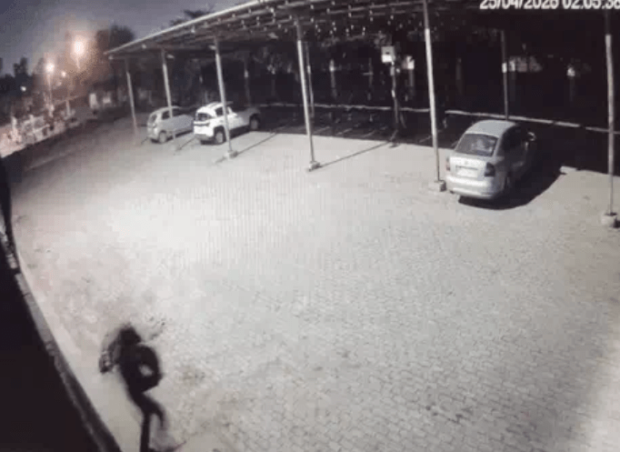 ਸਰਕਾਰੀ ਸਕੂਲ ‘ਚ ‘ਮਕੈਨਿਕ’ ਬਣ ਕੇ ਆਏ ਚੋਰਾਂ ਨੂੰ ਕੀਤਾ ਕਾਬੂ; ਸੋਲਰ ਤਾਰਾਂ ਚੋਰੀ ਕਰਨ ਦੀ ਕੋਸ਼ਿਸ਼ ਨਾਕਾਮ