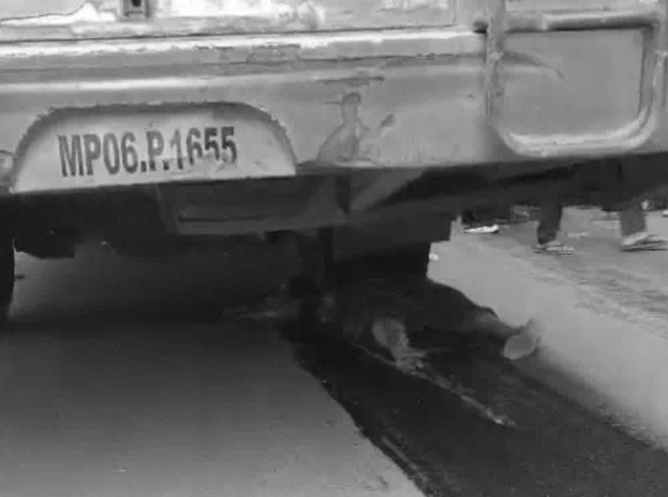 ਦਰਦਨਾਕ ਹਾਦਸਾ: ਤੇਜ਼ ਰਫ਼ਤਾਰ ਬੱਸ ਨੇ ਔਰਤ ਨੂੰ ਕੁਚਲਿਆ, 30 ਫੁੱਟ ਤੱਕ ਘਸੀਟਣ ਨਾਲ ਮੌਕੇ 'ਤੇ ਮੌਤ