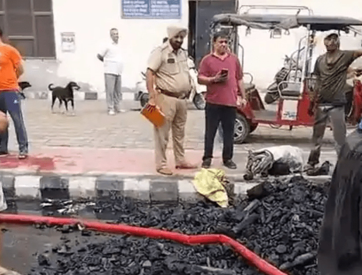 ਅੰਮ੍ਰਿਤਸਰ ‘ਚ ਵੱਡਾ ਹਾਦਸਾ ਟਲਿਆ: ਕੋਲੇ ਨਾਲ ਭਰੇ ਟਰੱਕ ਨੂੰ ਲੱਗੀ ਅੱਗ; ਫਾਇਰ ਬ੍ਰਿਗੇਡ ਨੇ ਸਮੇਂ ਸਿਰ ਪਾਇਆ ਅੱਗ ਤੇ ਕਾਬੂ