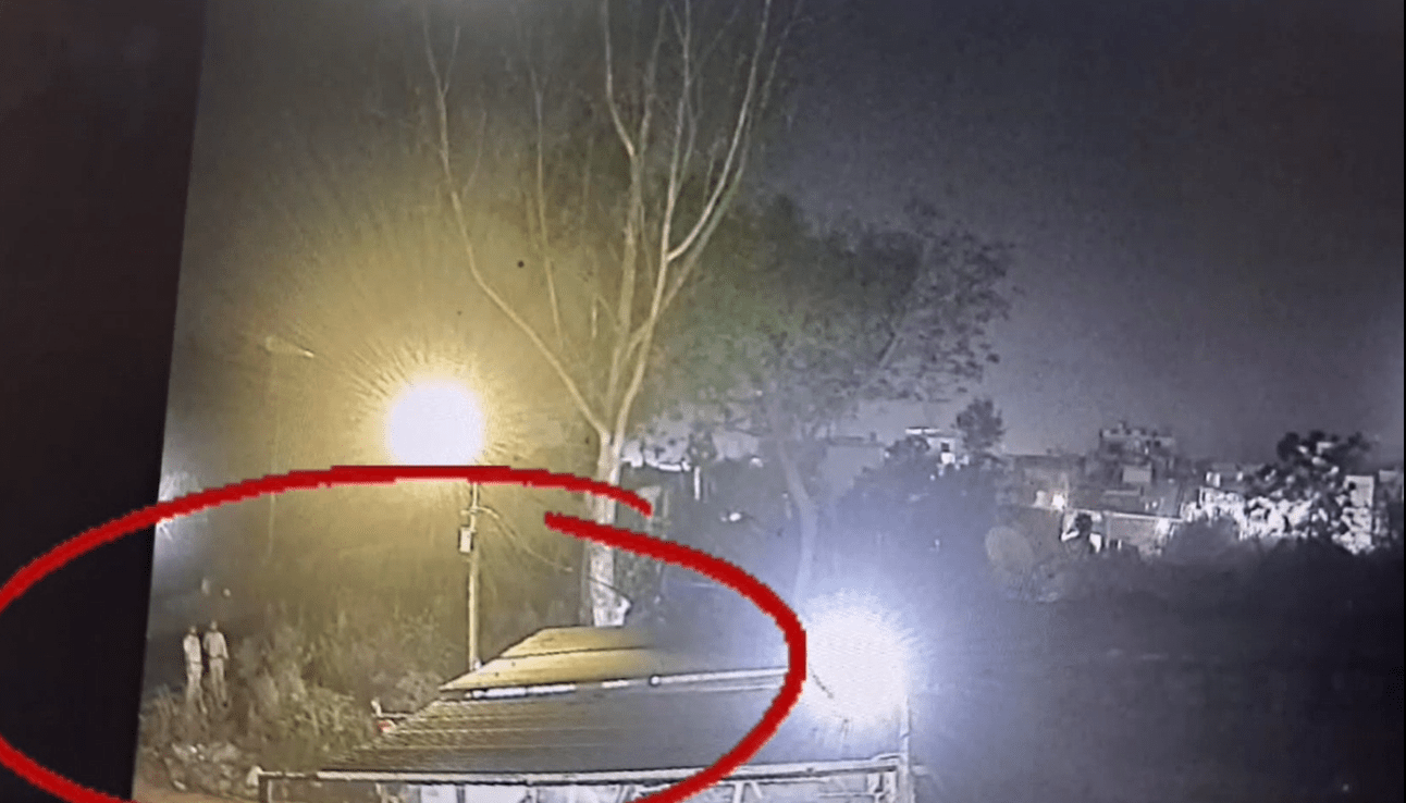 ਕਪੂਰਥਲਾ 'ਚ ਰਾਤ ਨੂੰ ਗੁੰਡਾਗਰਦੀ: ਨਿਹੰਗਾਂ ਦੇ ਭੇਸ 'ਚ ਆਏ ਲੋਕਾਂ ਨੇ ਟਰੈਕਟਰਾਂ ਨਾਲ ਢਾਹੀ ਇਮਾਰਤ