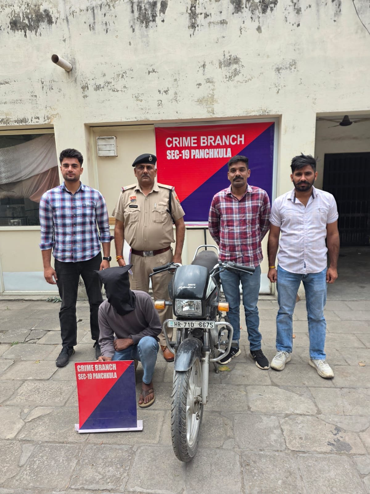 क्राइम ब्रांच ने वाहन चोर को किया काबू, बाइक बरामद कर भेजा जेल