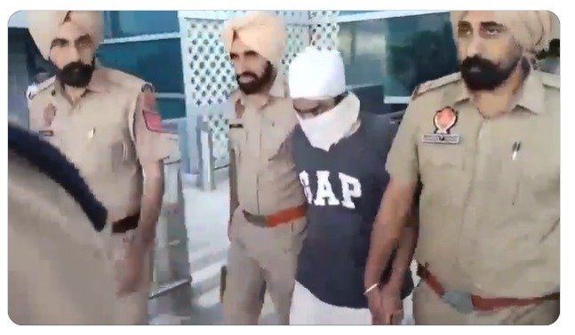 ਅੰਮ੍ਰਿਤਪਾਲ ਮਹਿਰੋਂ ਗ੍ਰਿਫ਼ਤਾਰ, ਪਹਿਲੀਆਂ ਤਸਵੀਰਾਂ ਆਈਆਂ ਸਾਹਮਣੇ