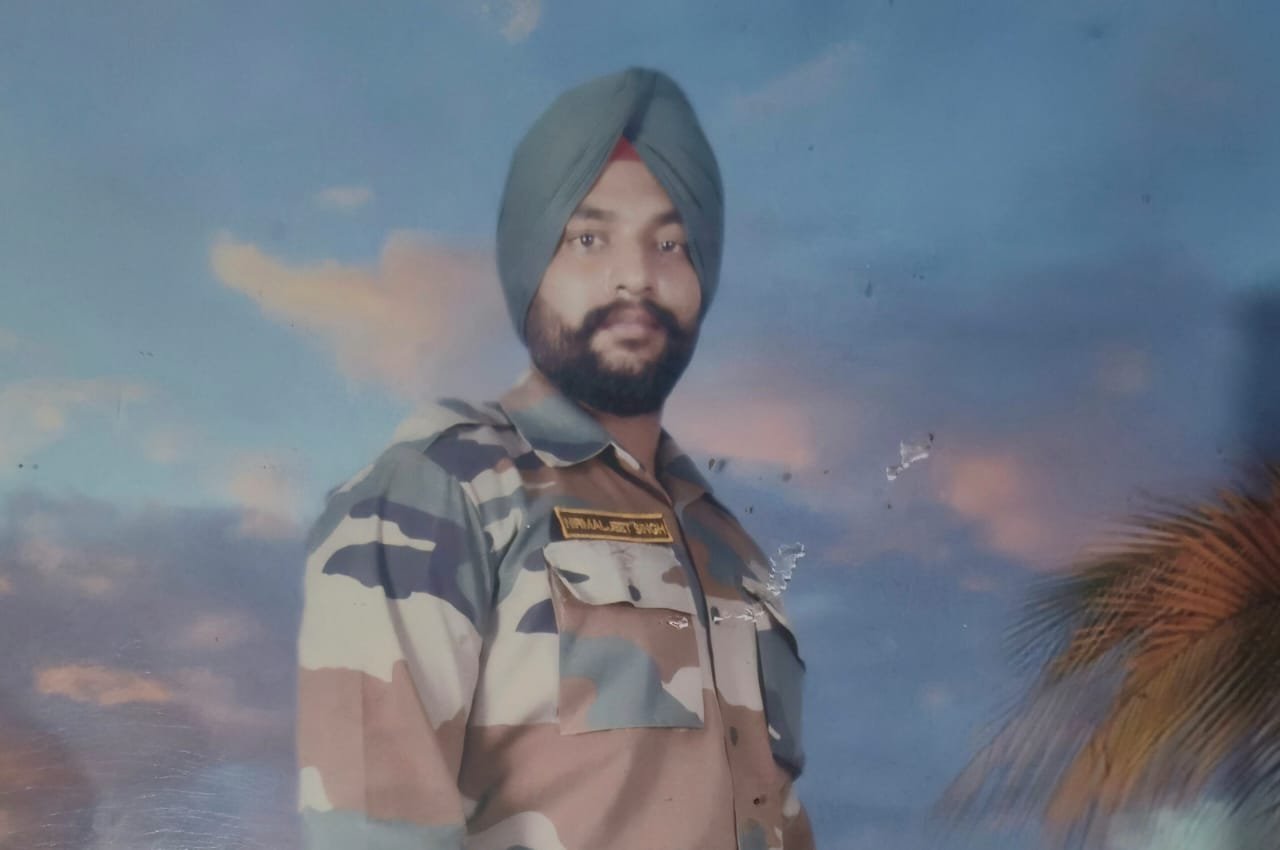 ਛੁੱਟੀ 'ਤੇ ਆਏ ਫੌਜ਼ੀ ਨੇ ਕੀਤੀ ਆਤਮਹੱਤਿਆ, ਪੱਖੇ ਨਾਲ ਲਾਸ਼ ਲਟਕਦੀ ਵੇਖ ਪਰਿਵਾਰ ਦੇ ਉੱਡੇ ਹੋਸ਼