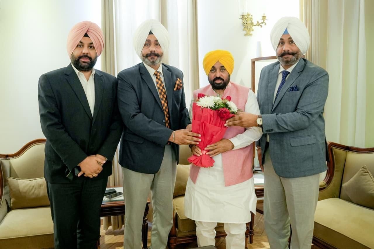 ਐਡਵੋਕੇਟ ਜੀ.ਐਸ. ਘੁੰਮਣ ਅਤੇ ਜੀ.ਪੀ.ਐਸ. ਘੁੰਮਣ ਆਮ ਆਦਮੀ ਪਾਰਟੀ ਵਿੱਚ ਸ਼ਾਮਲ…