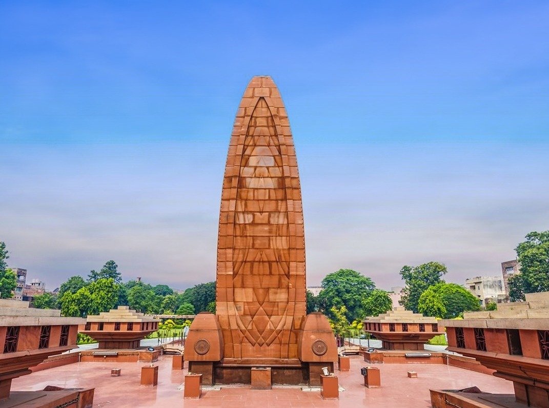 ਜਲ੍ਹਿਆਂਵਾਲਾ ਬਾਗ ‘ਚ ਸ਼ਹੀਦੀ ਦਿਵਸ ਮੌਕੇ ਸ਼ਹੀਦਾਂ ਨੂੰ ਸ਼ਰਧਾਂਜਲੀ, ਰਾਜਨੀਤਿਕ ਤੇ ਸਮਾਜਿਕ ਹਸਤੀਆਂ ਹੋਈਆਂ ਸ਼ਾਮਿਲ