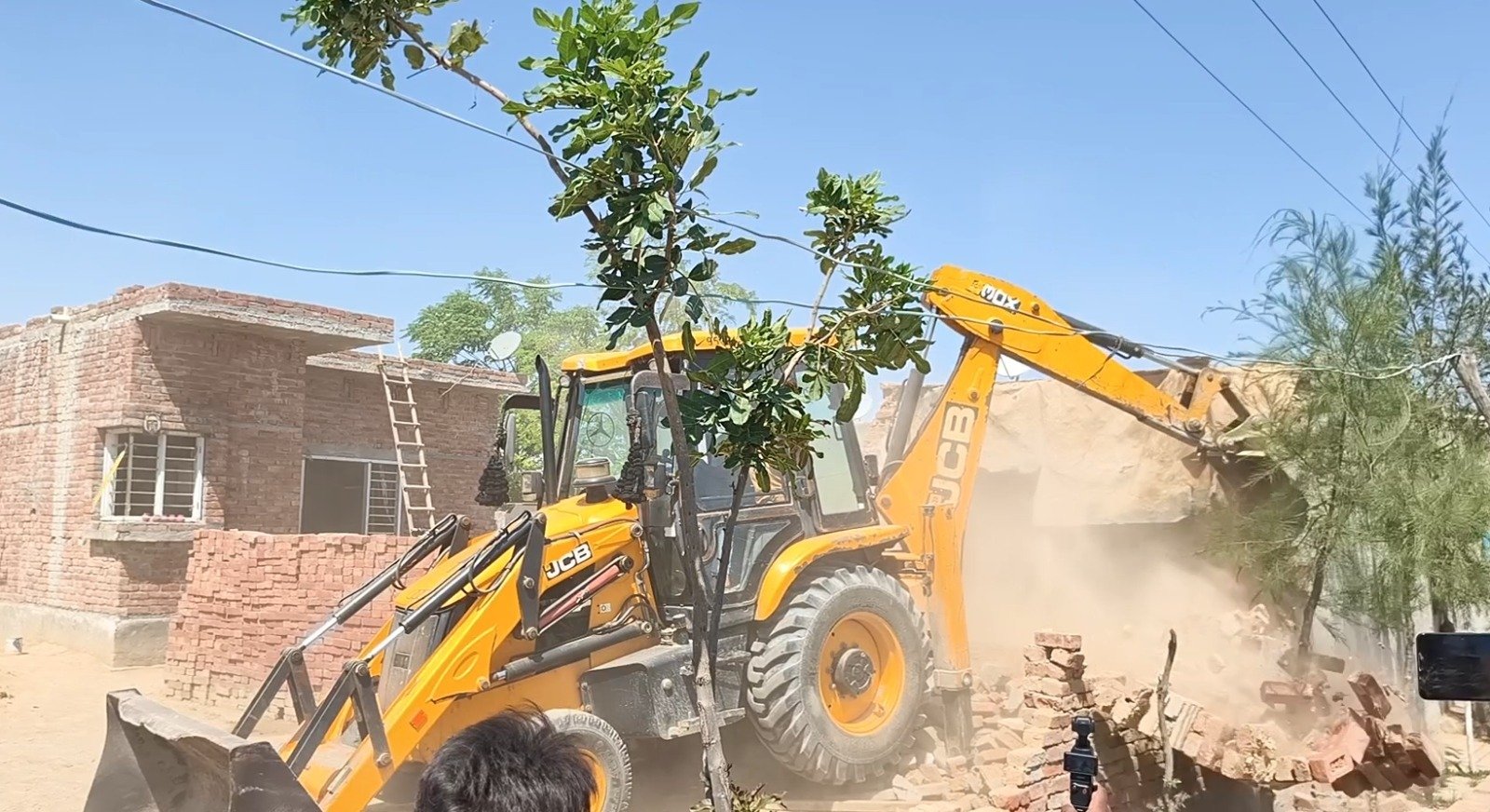 ‘ਯੁੱਧ ਨਸ਼ਿਆਂ ਵਿਰੁੱਧ’ ਤਹਿਤ ਵੱਡੀ ਕਾਰਵਾਈ, ਗੈਰ ਕਾਨੂੰਨੀ ਉਸਾਰੀ ‘ਤੇ ਚੱਲਿਆ ‘ਪੀਲਾ ਪੰਜਾਂ’