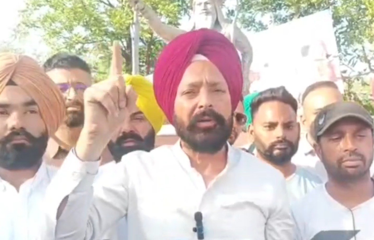 ‘ਆਪ’ ਦੇ ਜੁਝਾਰੂ ਵਰਕਰ ਰਾਘਵ ਚੱਢਾ ਨੂੰ ਪੰਜਾਬ ਦੇ ਕਿਸੇ ਪਿੰਡ ਵਿੱਚ ਵੜਨ ਨਹੀਂ ਦੇਣਗੇ : ਐਡਵੋਕੇਟ ਲਖਬੀਰ ਸਿੰਘ ਰਾਏ