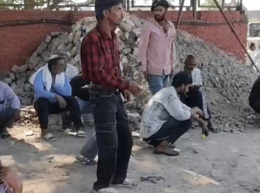 ਇੱਕ ਥਾਂ ਖੜਾ ਮੂਰਤੀ ਬਣਿਆ ਨੌਜਵਾਨ, ਸੋਸ਼ਲ ਮੀਡੀਆ ‘ਤੇ ਵਾਇਰਲ ਵੀਡੀਓ ਨੇ ਲੋਕਾਂ ‘ਚ ਵਧਾਈ ਚਰਚਾ