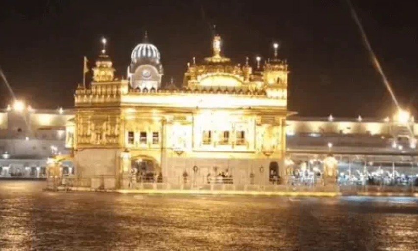 ਸ੍ਰੀ ਹਰਿਮੰਦਰ ਸਾਹਿਬ ‘ਚ ਹਲਕੀ ਬਾਰਿਸ਼ ਨੇ ਬਣਾਇਆ ਸਵਰਗੀ ਦ੍ਰਿਸ਼, ਸੁਨਹਿਰੀ ਰੌਸ਼ਨੀ ਨਾਲ ਸਵਰਗੀ ਅਨੁਭਵ