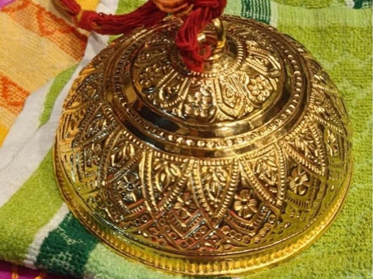 ਅਟੱਲ ਵਿਸ਼ਵਾਸ ਦੀ ਮਿਸਾਲ, ਪੰਜਾਬ ਦੇ ਸ਼ਰਧਾਲੂ ਵੱਲੋਂ 11 ਤੋਲੇ ਸੋਨੇ ਦਾ ਛਤਰ ਭੇਟ