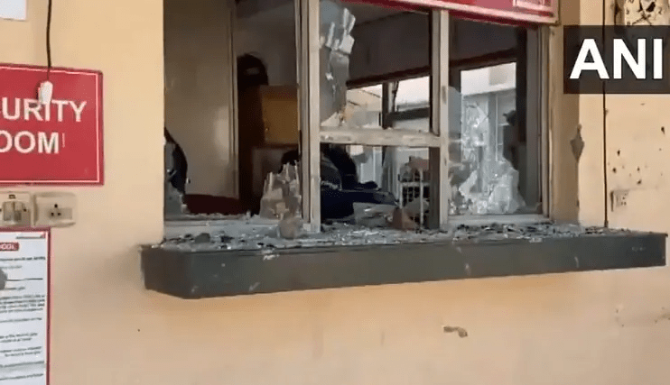 Noida ਵਿੱਚ ਮਜ਼ਦੂਰਾਂ ਦਾ ਹਿੰਸਕ ਪ੍ਰਦਰਸ਼ਨ, ਵਾਹਨਾਂ ਨੂੰ ਅੱਗ ਤੇ ਭੰਨਤੋੜ; 200 ਹਿਰਾਸਤ ਵਿੱਚ