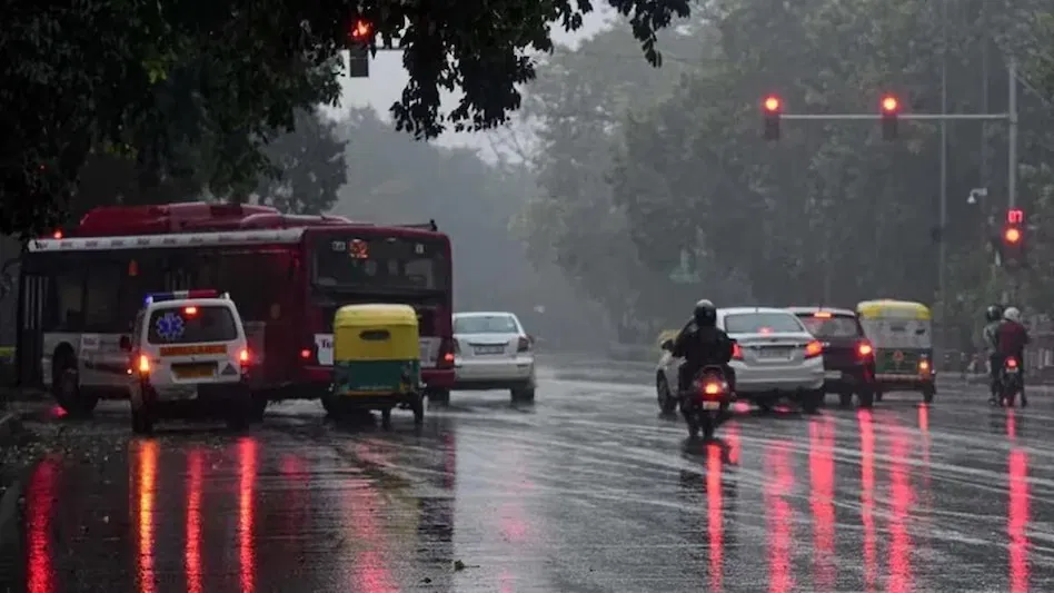 Delhi Weather: ਦਿੱਲੀ-ਐਨਸੀਆਰ ਵਿੱਚ ਮੌਸਮ ਨੇ ਲਈ ਕਰਵਟ, ਧੂੜ ਭਰੀ ਹਨੇਰੀ ਦੇ ਨਾਲ ਭਾਰੀ ਮੀਂਹ; ਗੜੇਮਾਰੀ ਵੀ ਹੋਈ