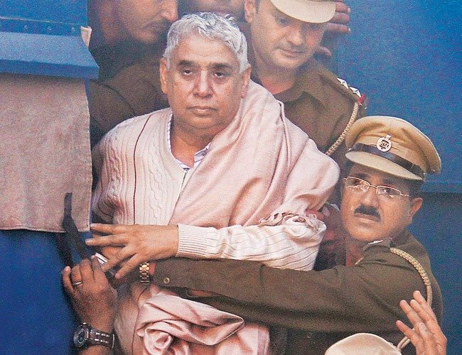 11 ਸਾਲ ਬਾਅਦ ਰਾਮਪਾਲ ਨੂੰ ਜ਼ਮਾਨਤ, ਭਾਰੀ ਸੁਰੱਖਿਆ ਵਿਚਕਾਰ ਜੇਲ੍ਹ ਤੋਂ ਰਿਹਾਈ