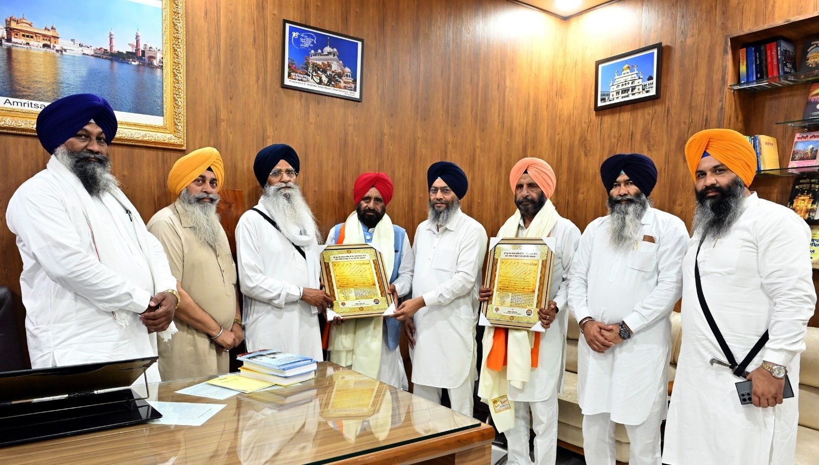 ਸ਼੍ਰੋਮਣੀ ਕਮੇਟੀ ਦਫ਼ਤਰ ਵਿਖੇ ਐਡਵੋਕੇਟ ਧਾਮੀ ਨੇ ਬਲਦੇਵ ਸਿੰਘ ਔਲਖ ਨੂੰ ਕੀਤਾ ਸਨਮਾਨਿਤ