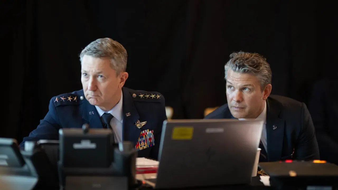 ਉਹ ਵਿਅਕਤੀ ਕੌਣ ਹੈ ਜਿਸ ਦੇ ਇੱਕਲੇ ਜ਼ੋਰ ‘ਤੇ ਟਰੰਪ ਹੋਰਮੁਜ਼ ਤੋਂ ਪਿੱਛੇ ਹਟਿਆ?