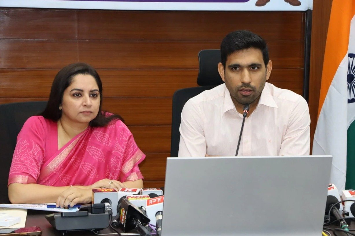 Chandigarh 'ਚ '2027 ਜਨਗਣਨਾ' ਦੀ ਅੱਜ ਤੋਂ ਸ਼ੁਰੂਆਤ, ਵਿਸ਼ੇਸ਼ ਸਹੂਲਤ ਲਈ ਹੈਲਪਲਾਈਨ ਨੰਬਰ ਜਾਰੀ