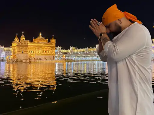 ਗਾਇਕ B Praak ਸੱਚਖੰਡ ਸ੍ਰੀ ਹਰਿਮੰਦਰ ਸਾਹਿਬ ਵਿਖੇ ਹੋਏ ਨਤਮਸਤਕ