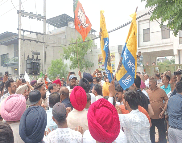 ਲੁਧਿਆਣਾ ‘ਚ ਆਮ ਆਦਮੀ ਪਾਰਟੀ ਤੇ ਬੀਜੇਪੀ ਦੇ ਵਰਕਰ ਹੋਏ ਆਹਮੋ ਸਾਹਮਣੇ