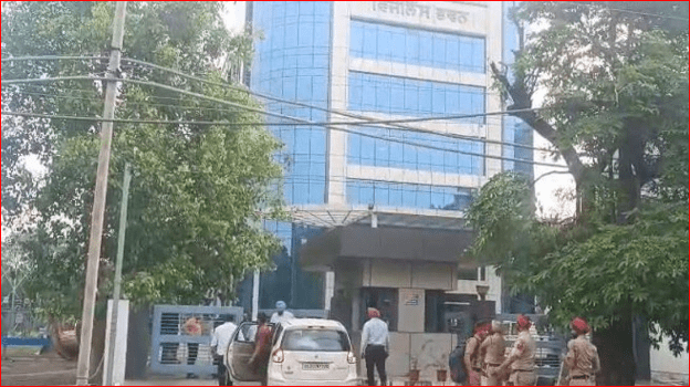 ਪੰਜਾਬ ਵਿਜੀਲੈਂਸ ਦਫ਼ਤਰ ਤੱਕ ਕਿਵੇਂ ਪਹੁੰਚੀ CBI ?, ਵਿਜੀਲੈਂਸ ਚੀਫ਼ ਸ਼ਰਦ ਸੱਤਿਆ ਨਾਲ ਮੁਲਜ਼ਮਾਂ ਦਾ ਕੀ ਹੈ ਕੁਨੈਕਸ਼ਨ ? ਪੜ੍ਹੋ ਪੂਰੀ ਖਬਰ