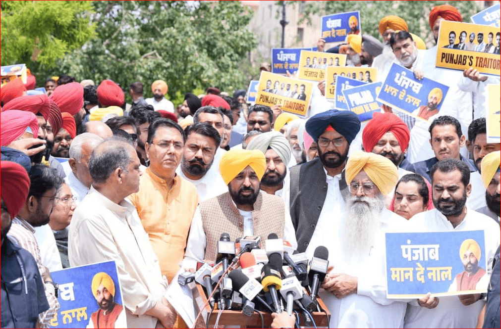 ਰਾਸ਼ਟਰਪਤੀ ਨੂੰ ਮਿਲੇ ਸੀਐਮ ਮਾਨ, ਬੋਲੇ- ਸੰਵਿਧਾਨ ਦਾ ਮਜ਼ਾਕ ਉਡਾ ਰਹੀ ਹੈ ਬੀਜੇਪੀ